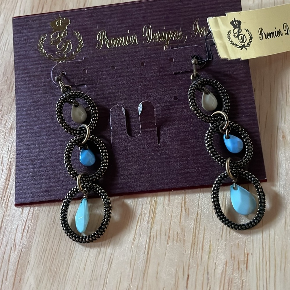Vintage Never worn toggle necklace & fishhook earrings are blues & sage green - Picture 3 of 3
